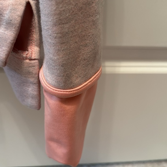 Adorable peach blush heather tone cropped Adidas sweatshirt size medium. - Picture 3 of 10